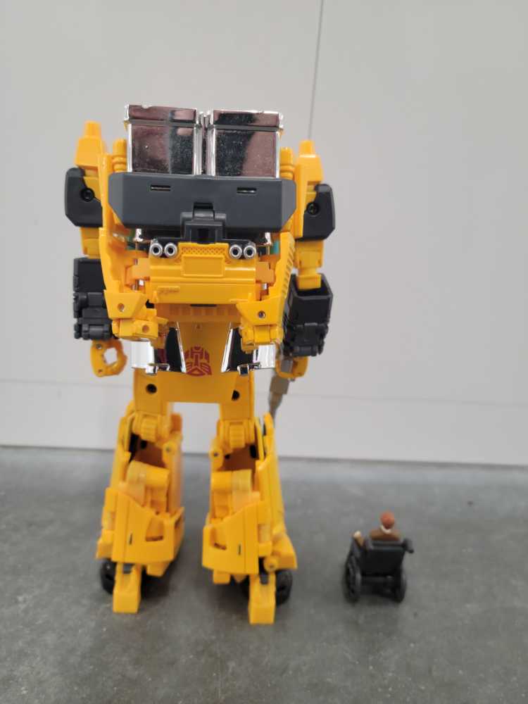 Sunstreaker MP-39 With Chip Chase - Hasbro (Masterpiece 1984) action figure collectible - Main Image 4