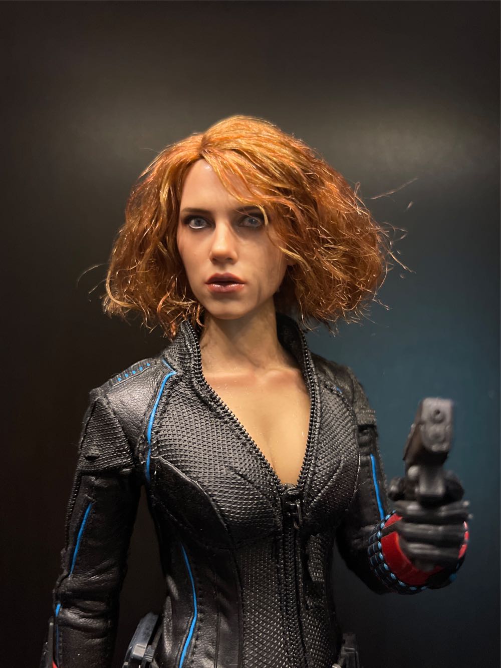 Hot Toys MMS 288 Age Of Ultron Black Widow - Hot Toys (Black Widow) action figure collectible - Main Image 3