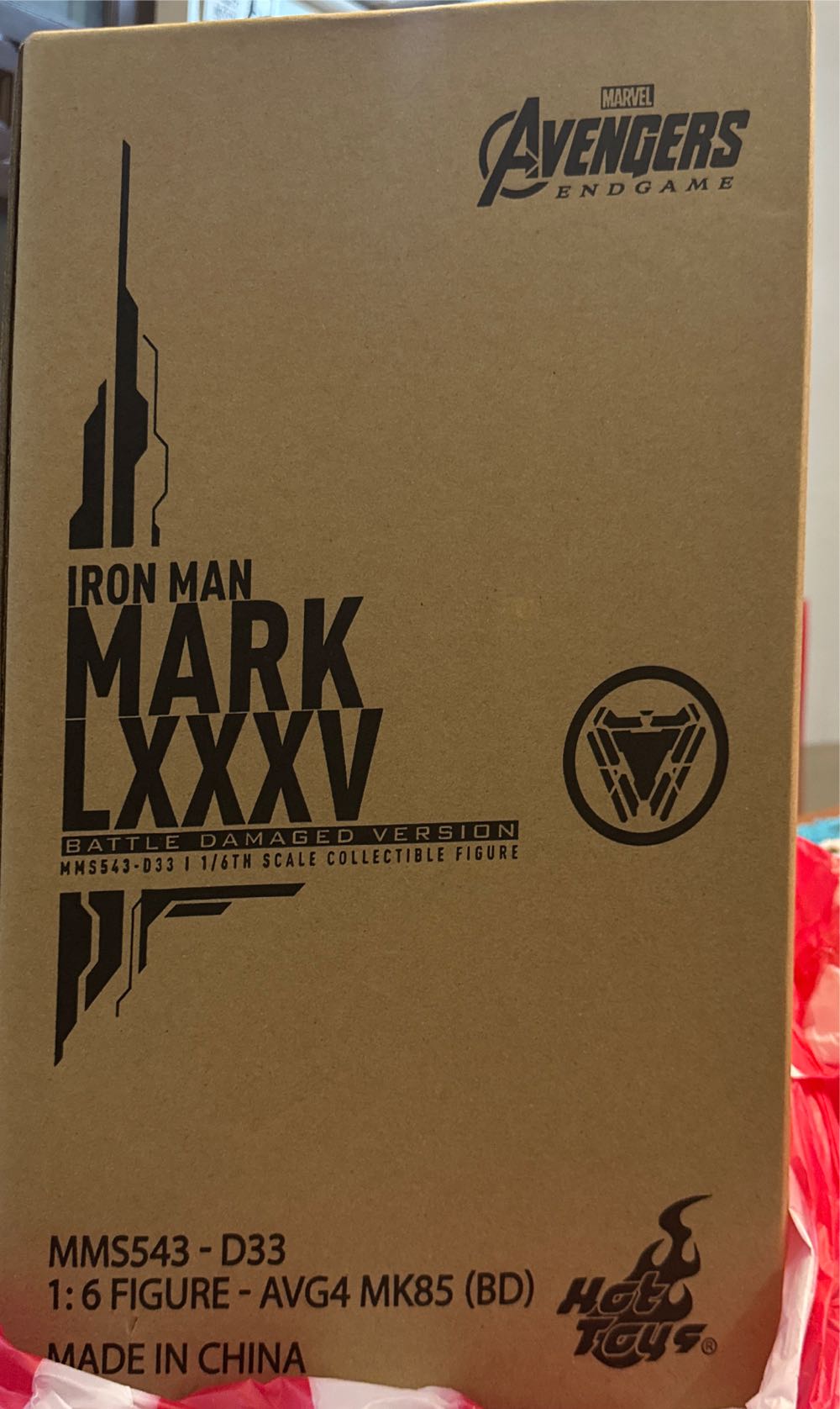 Hot Toys MMS 543 Endgame Iron Man Mark 85 Battle Damaged - Hot Toys (Iron Man) action figure collectible - Main Image 3
