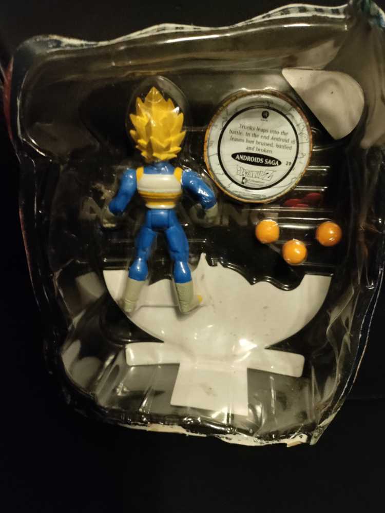 Vegeta (Super Saiyan) - Irwin (Dragon Ball Z) action figure collectible [Barcode 069545632114] - Main Image 3