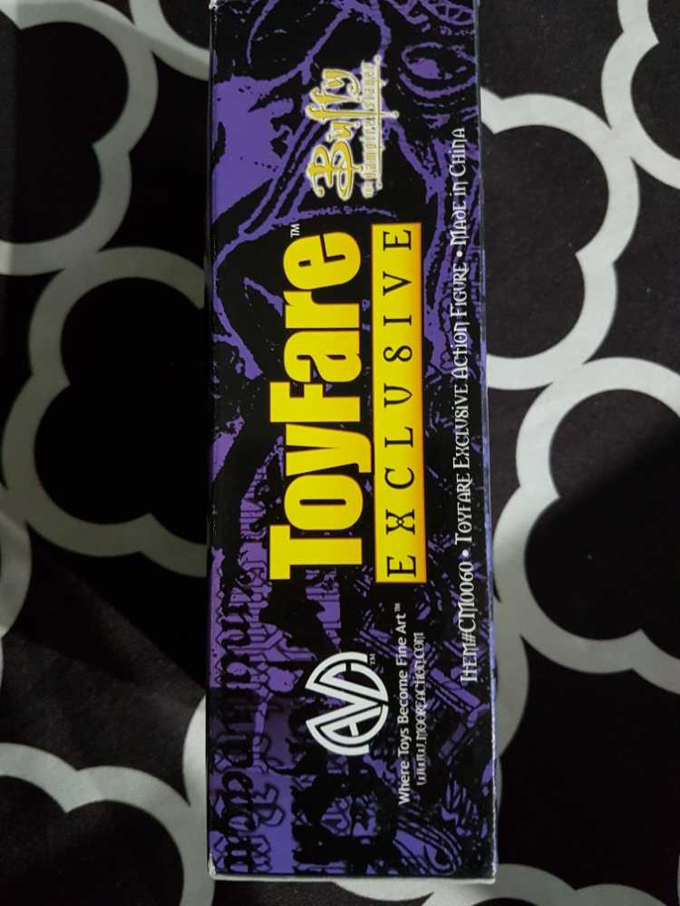 Buffy The Vampire Slayer Buffy Toyfare Exclusive   action figure collectible - Main Image 2