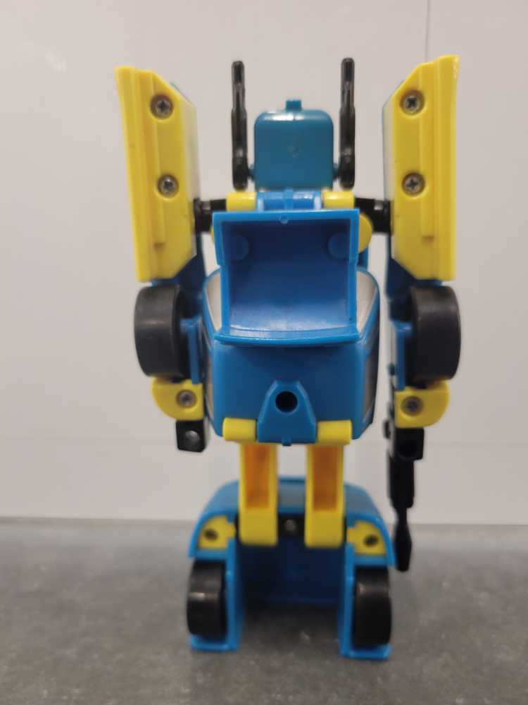 Nightbeat With Muzzle Vehicle Mode Headmaster Misisng Parts - Hasbro (1988) action figure collectible - Main Image 4