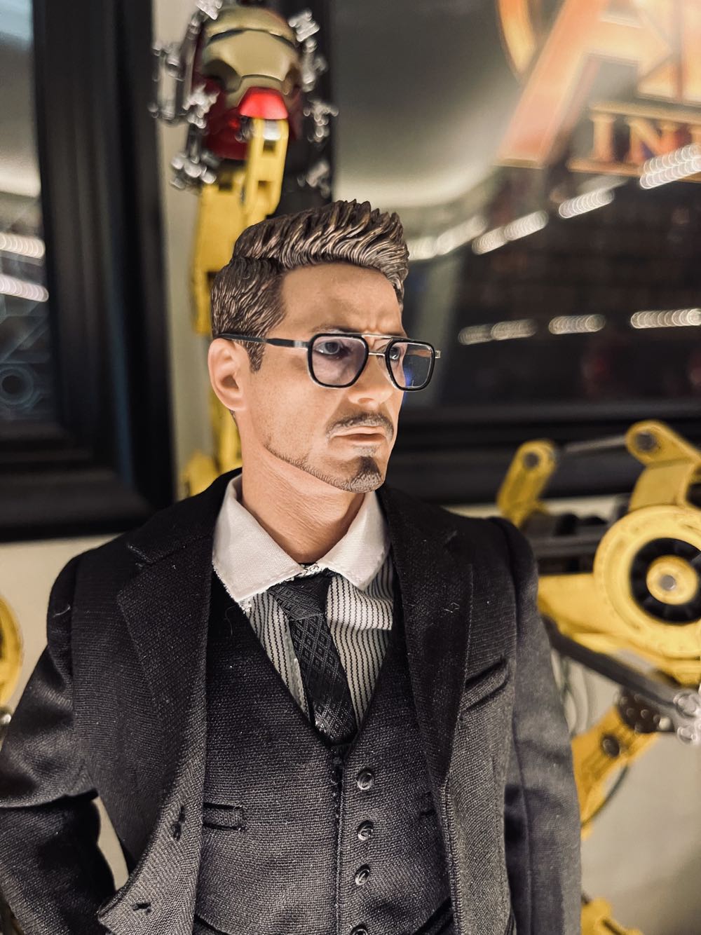 Kitbash Business Suit Tony Stark  (Iron Man) action figure collectible - Main Image 2