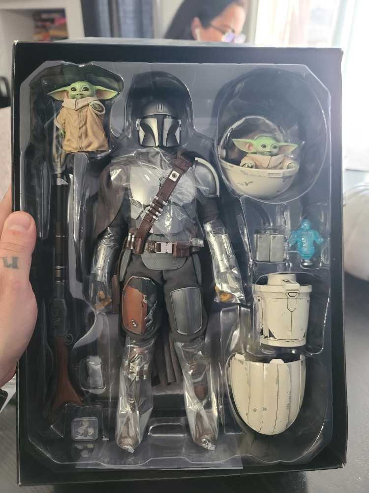 Hot Toys TMS015 Sixth Scale The Mandalorian & The Child Deluxe - Hot Toys (Star Wars) action figure collectible - Main Image 4