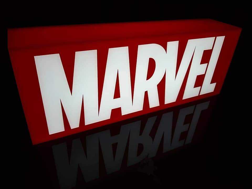 Marvel Light Box, The First 10 Years (PLIG001N)  - Hot Toys action figure collectible - Main Image 3