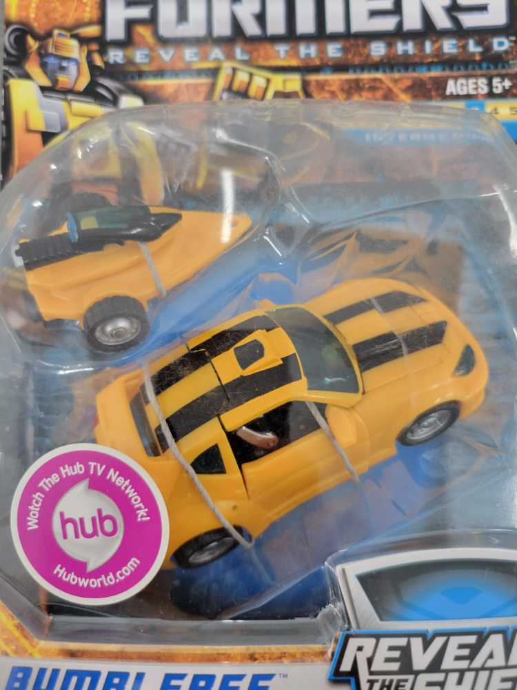 Bumblebee Carded - Hasbro (Reveal The Shield) action figure collectible - Main Image 2