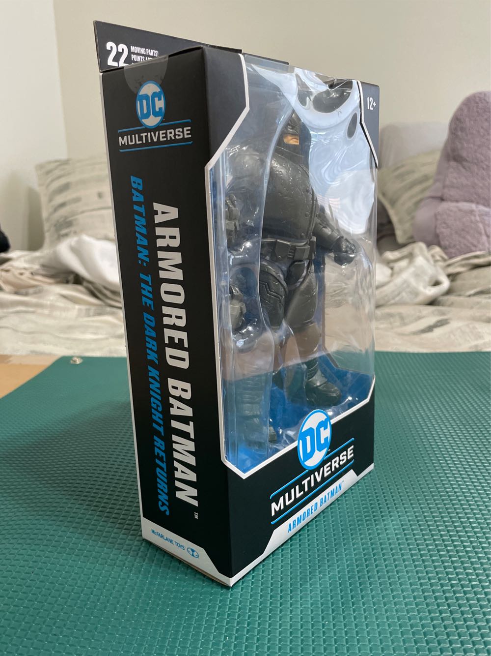 Armored Batman - McFarlane Toys (Batman: The Dark Knight Returns) action figure collectible [Barcode 787926151435] - Main Image 4