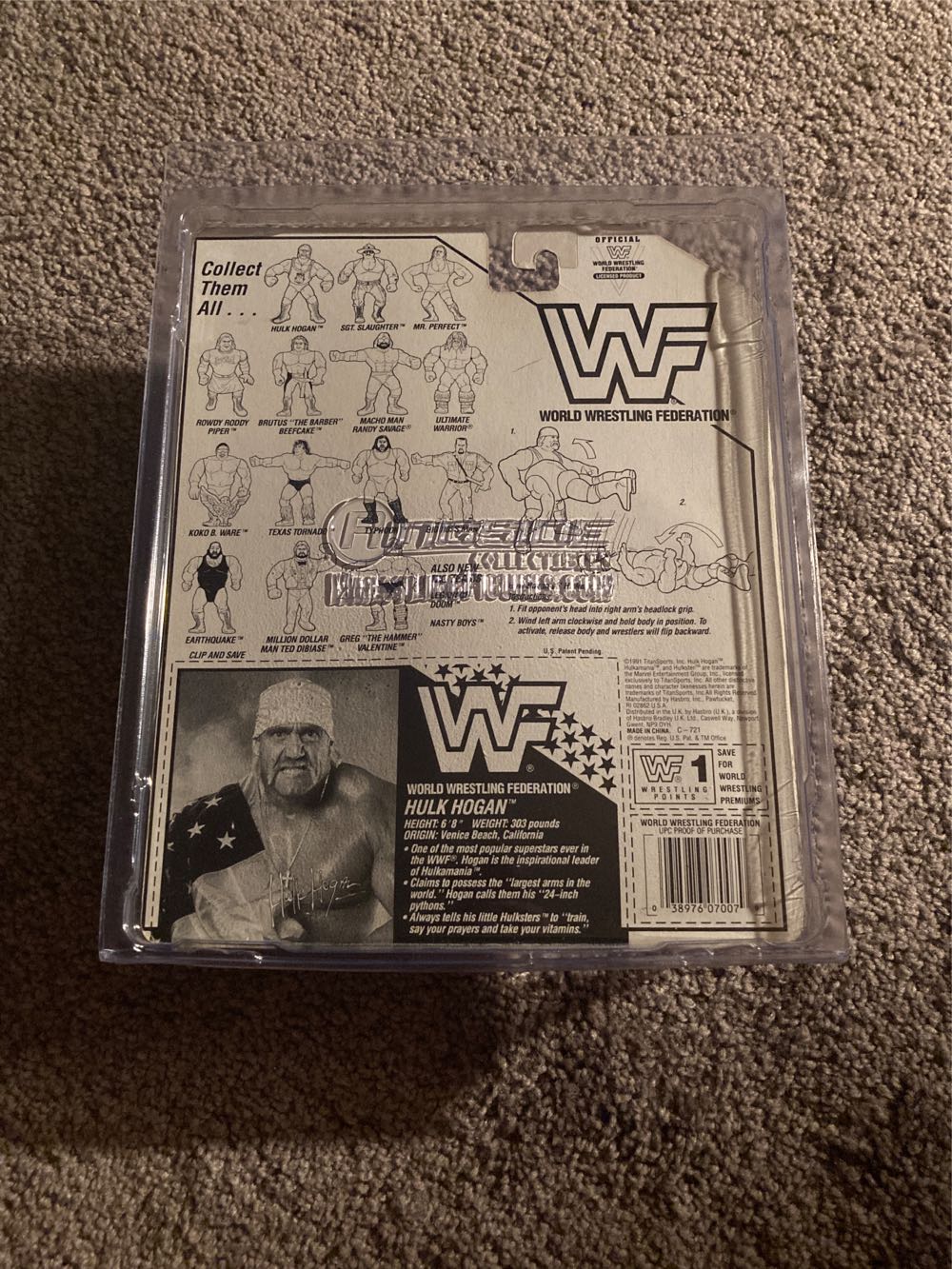 WWF Hasbro - Hulk Hogan Series 2 - Hasbro (WWF Hasbro) action figure collectible [Barcode 038976070079] - Main Image 2