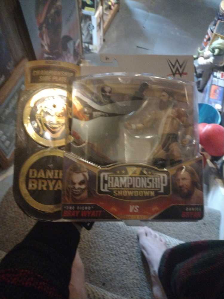 Championship Showdown Series 3 The Fiend vs Daniel Bryan - Mattel Wwe (Championship Showdown Series 3) action figure collectible [Barcode 887961927733] - Main Image 2