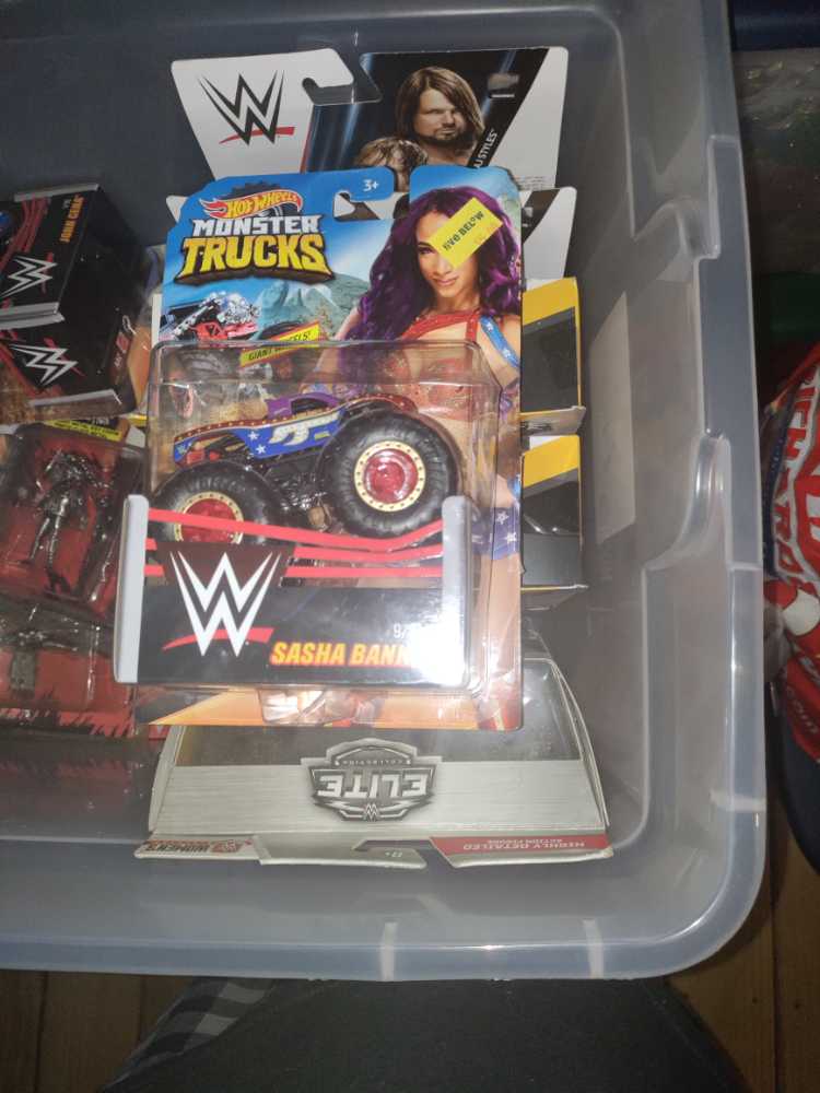 Fortnite Hot Drop1 Figure Pack With 4-inch Midas-gold Figure Harvesting Tool Umbrella Back Bling And Weapons