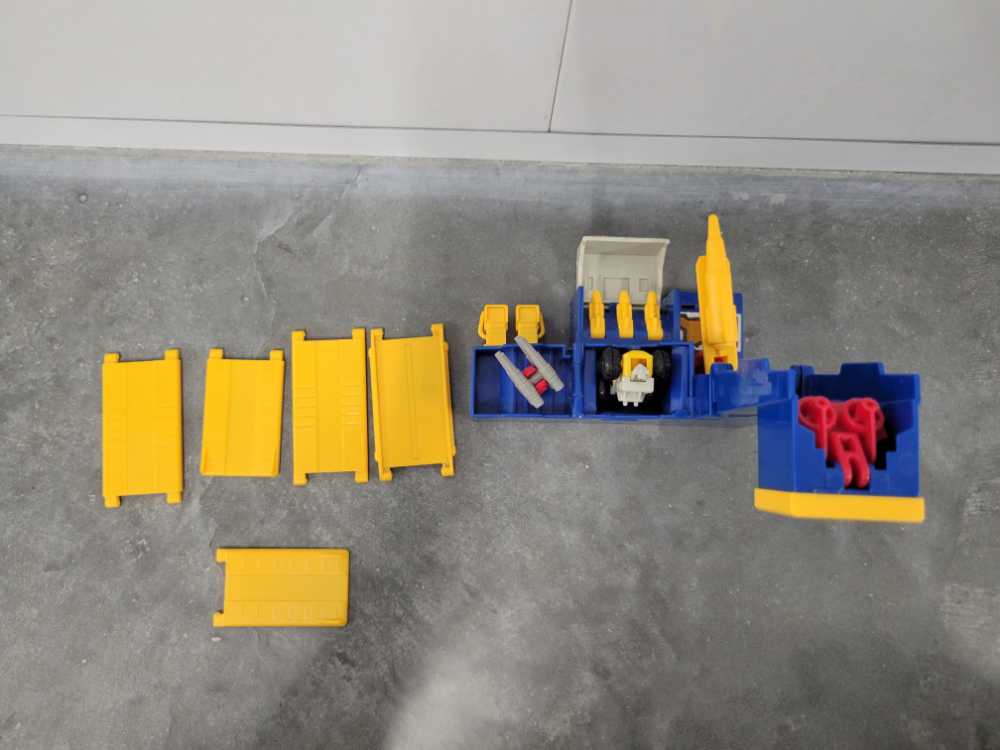 Greasepit Micromaster Station Missing Sign - Hasbro (1989) action figure collectible - Main Image 4