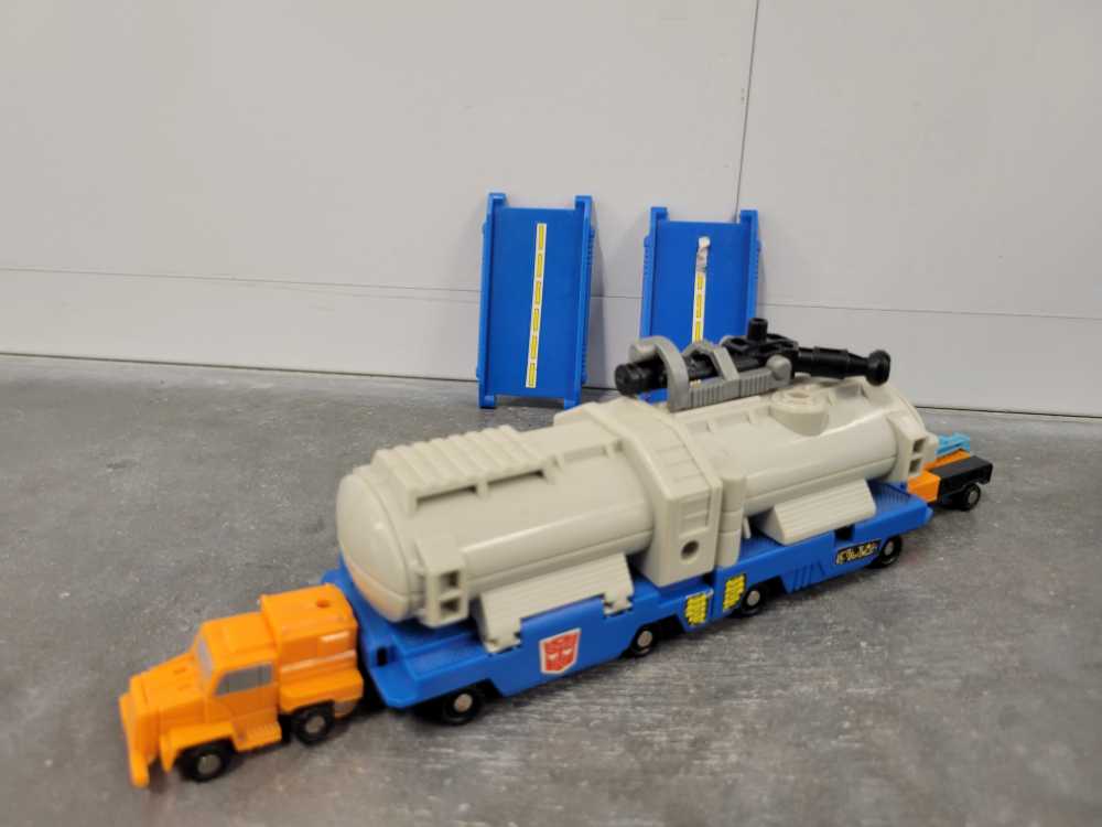 Gusher With Pipeling Trucker Transport Micromaster - Hasbro (1990) action figure collectible - Main Image 4