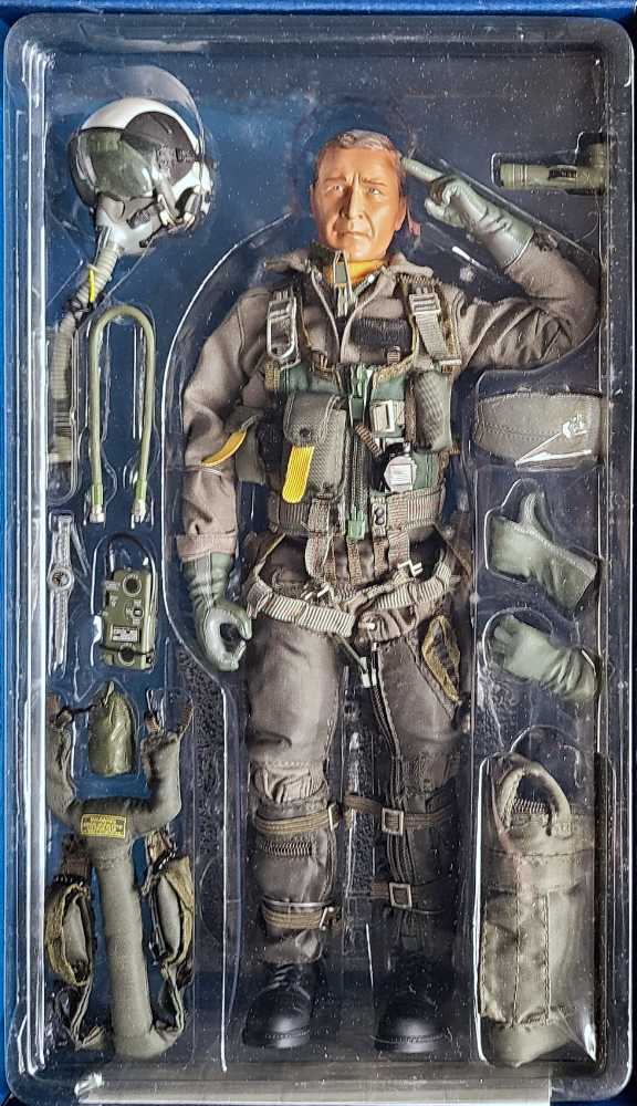 Elite Force Aviator - George W. Bush U.S. President And Naval Aviator - Blue Box (Desert Storm) action figure collectible [Barcode 021105212624] - Main Image 2