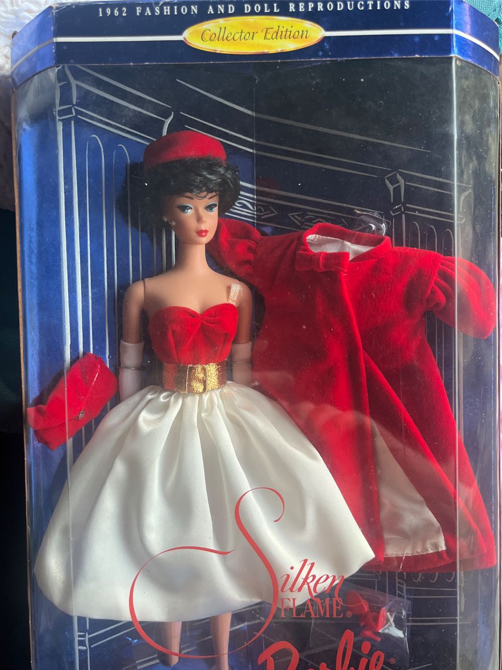 Barbie Nostalgic Silken Flame Barbie Brunette  action figure collectible [Barcode 074299184482] - Main Image 2
