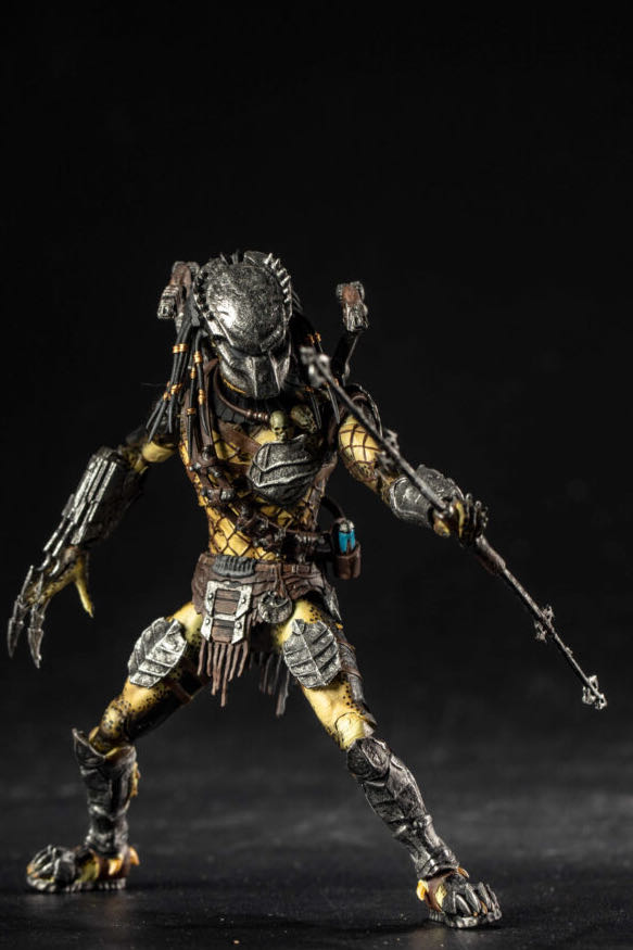 Hiya Toys: AVPR Wolf Predator   action figure collectible - Main Image 2