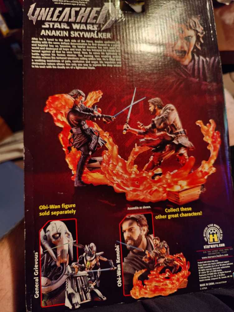 Anakin Skywalker (Dark Side) - Hasbro (Revenge Of The Sith) action figure collectible [Barcode 653569032519] - Main Image 4