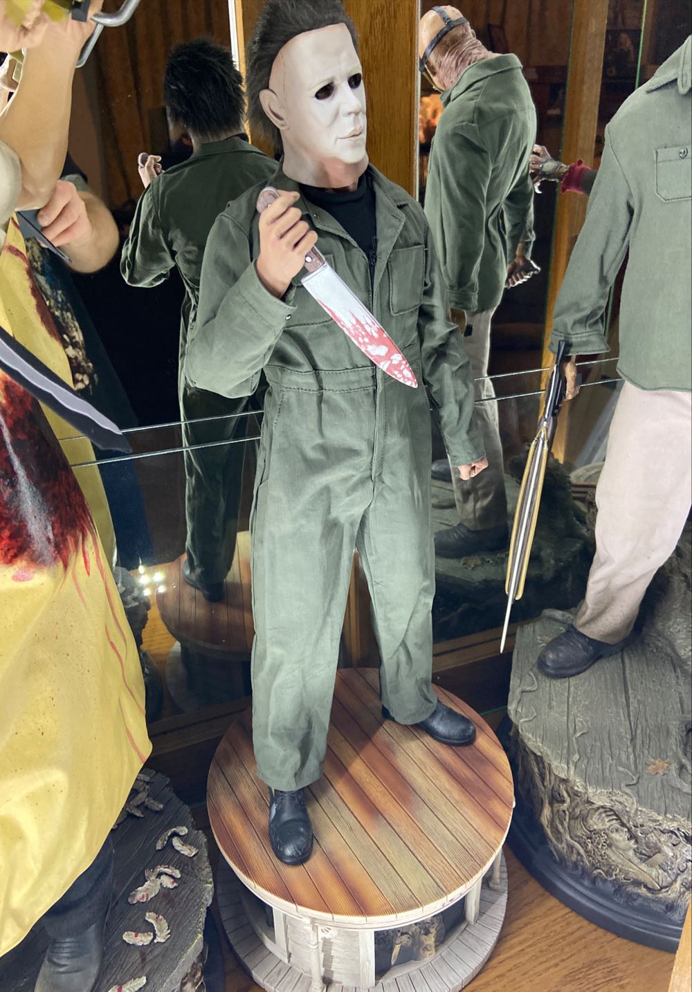 1:4 PCS: Michael Myers (Silver Screen) - Premium Collectibles Studio (Halloween) action figure collectible [Barcode 701575417544] - Main Image 2