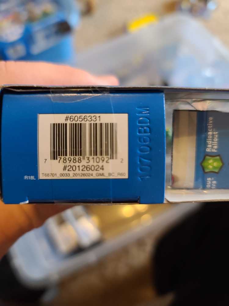 DC Heroes / Batman - Aquaman (Metallic Paint) - Spin Master (DC Heroes Unite) action figure collectible [Barcode 778988310922] - Main Image 2