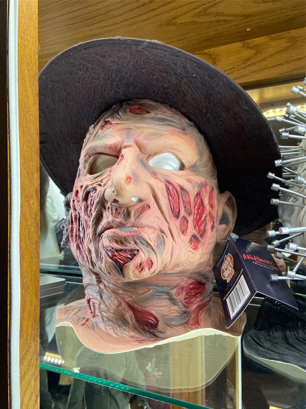 ANOES- Freddy Krueger Mask - Trick or Treat Studios (A Nightmare On Elm Street) action figure collectible [Barcode 811501033578] - Main Image 2