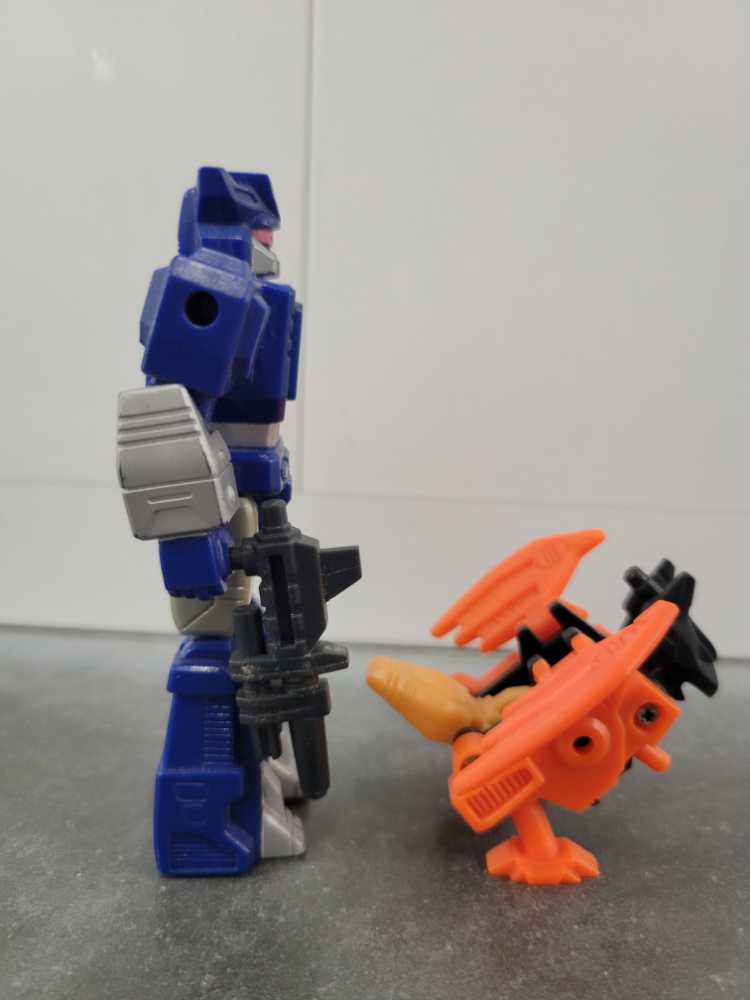 Soundwave with Wingthing Action Master  - Hasbro (1990) action figure collectible - Main Image 3