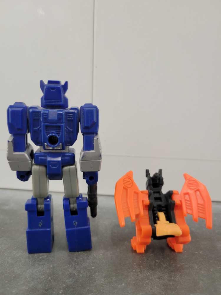 Soundwave with Wingthing Action Master  - Hasbro (1990) action figure collectible - Main Image 4