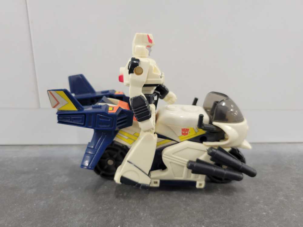 Prowl with Turbo Cycle Action Master - Hasbro (1990) action figure collectible - Main Image 3