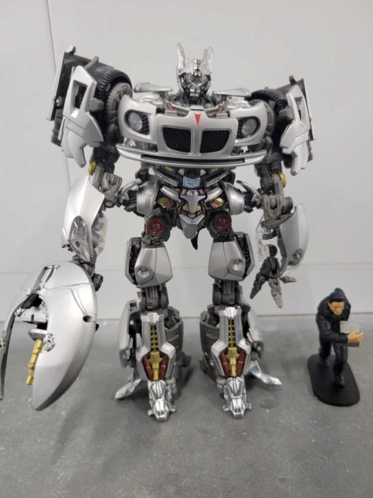Jazz  MPM-9 - Takara Tomy (Transformers: Bayverse) action figure collectible - Main Image 2