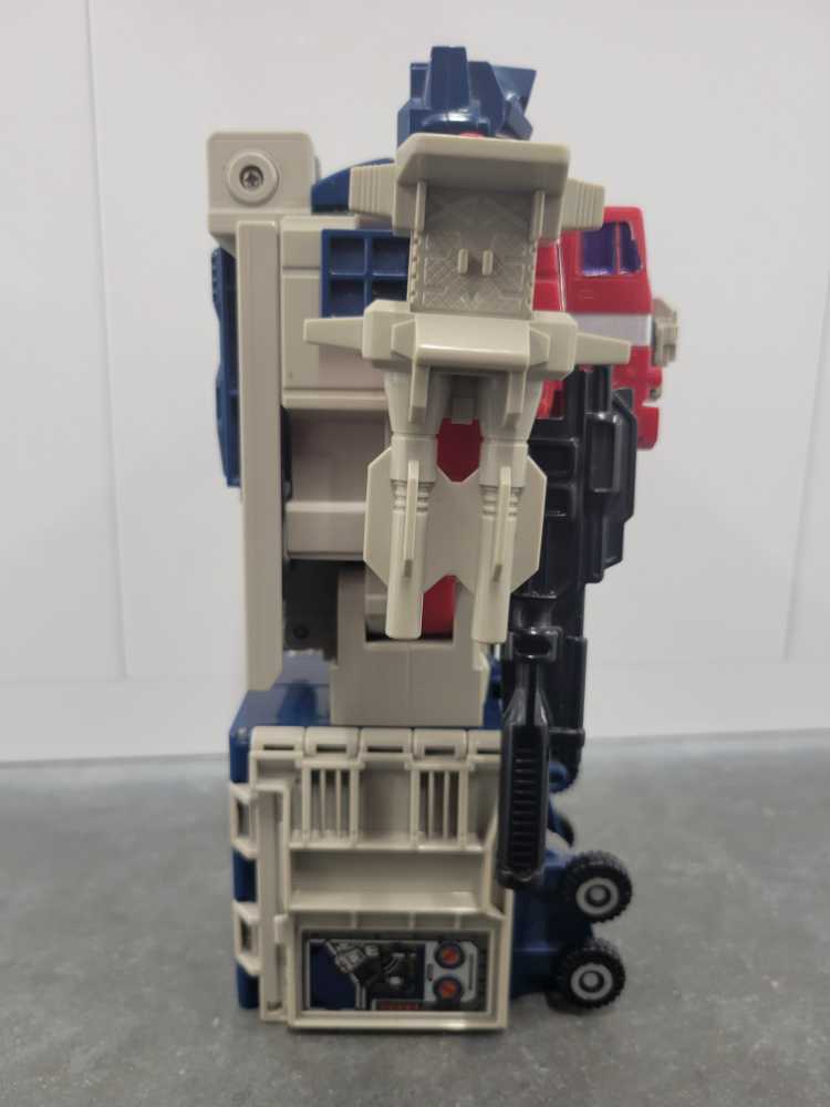 Optimus Prime Powermaster 2nd With Hi-Q Hi Q  - Hasbro (1988) action figure collectible - Main Image 3