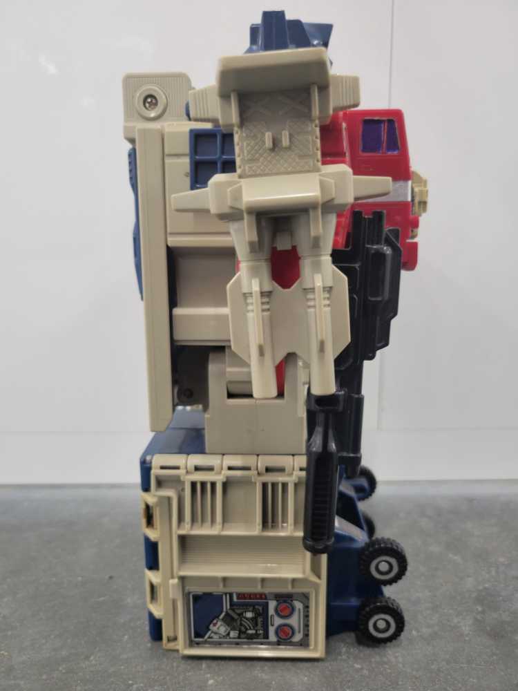 Optimus Prime Powermaster 3rd With Hi-Q Hi Q  - Hasbro (1988) action figure collectible - Main Image 3