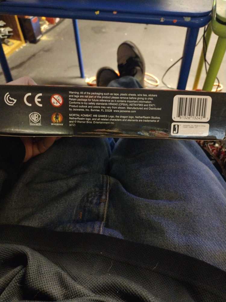 Mortal Kombat 20th Anniversary 5 Inch Action Figure 2-pack Goro’s Lair W Johnny Cage Figure  action figure collectible [Barcode 681326132455] - Main Image 3