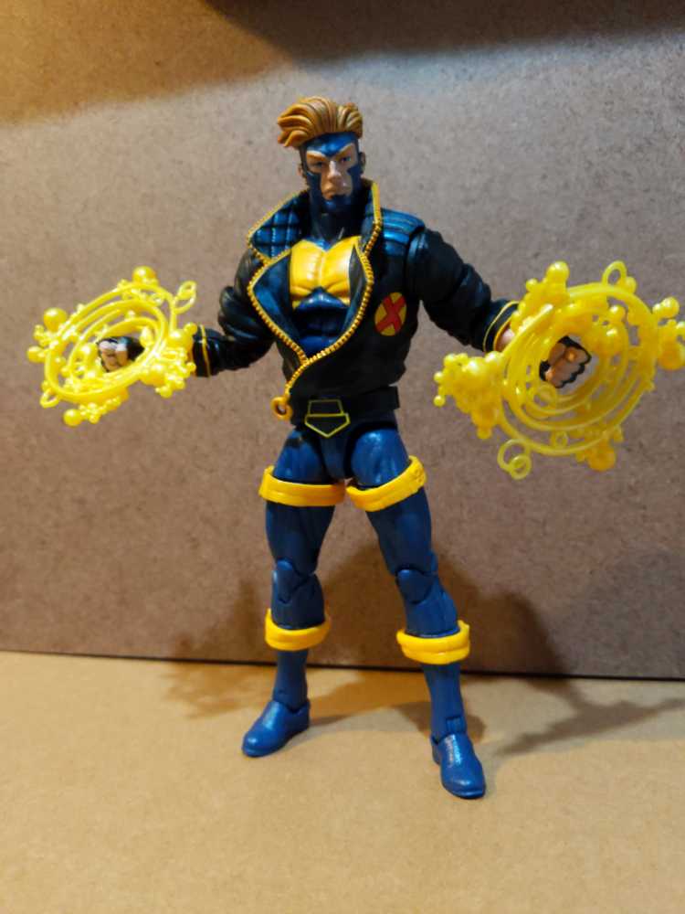 Titans Vinyl Figures: SDCC Glow In The Dark Predator 