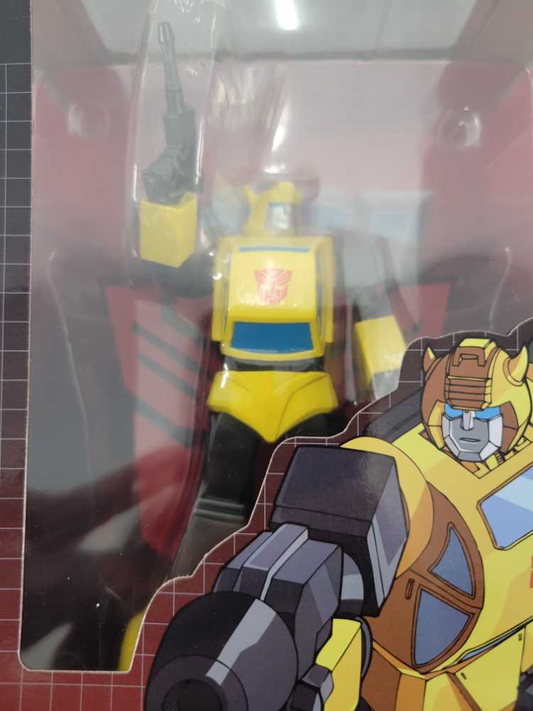 Bumblebee  - Hasbro (Premium Collectibles Studio) action figure collectible - Main Image 2