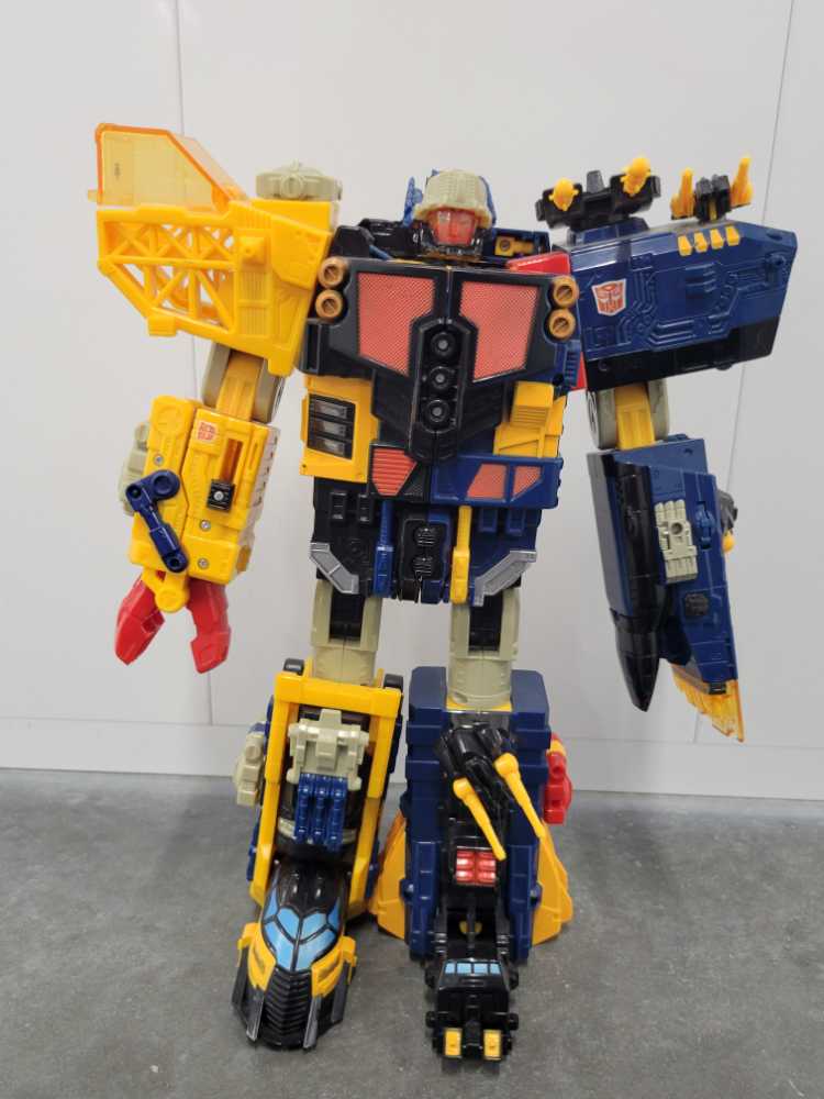 Omega Supreme - Hasbro (Energon) action figure collectible - Main Image 2