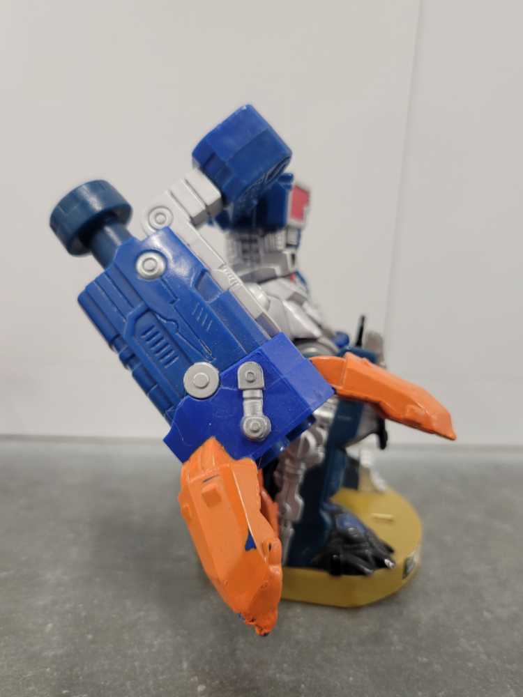 Omega Sentinel  - Hasbro (Attacktix) action figure collectible - Main Image 3