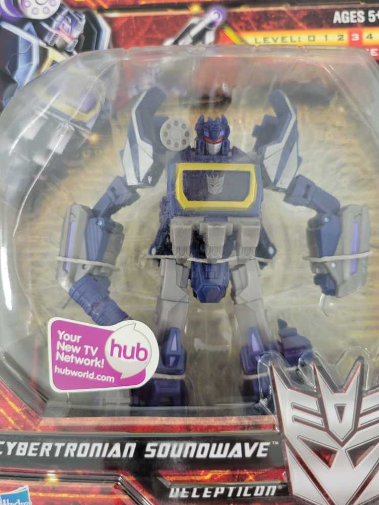 Soundwave Cybertronian Carded - Hasbro (Generations War For Cybertron) action figure collectible - Main Image 2