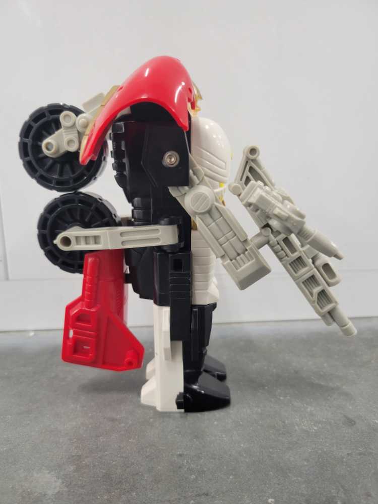 Transformers G1 Vroom Ultra Pretender - Hasbro (The Transformers) action figure collectible - Main Image 3