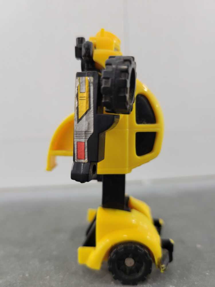 Bumblebee (Inner Robot Only) - Hasbro (1989) action figure collectible - Main Image 3