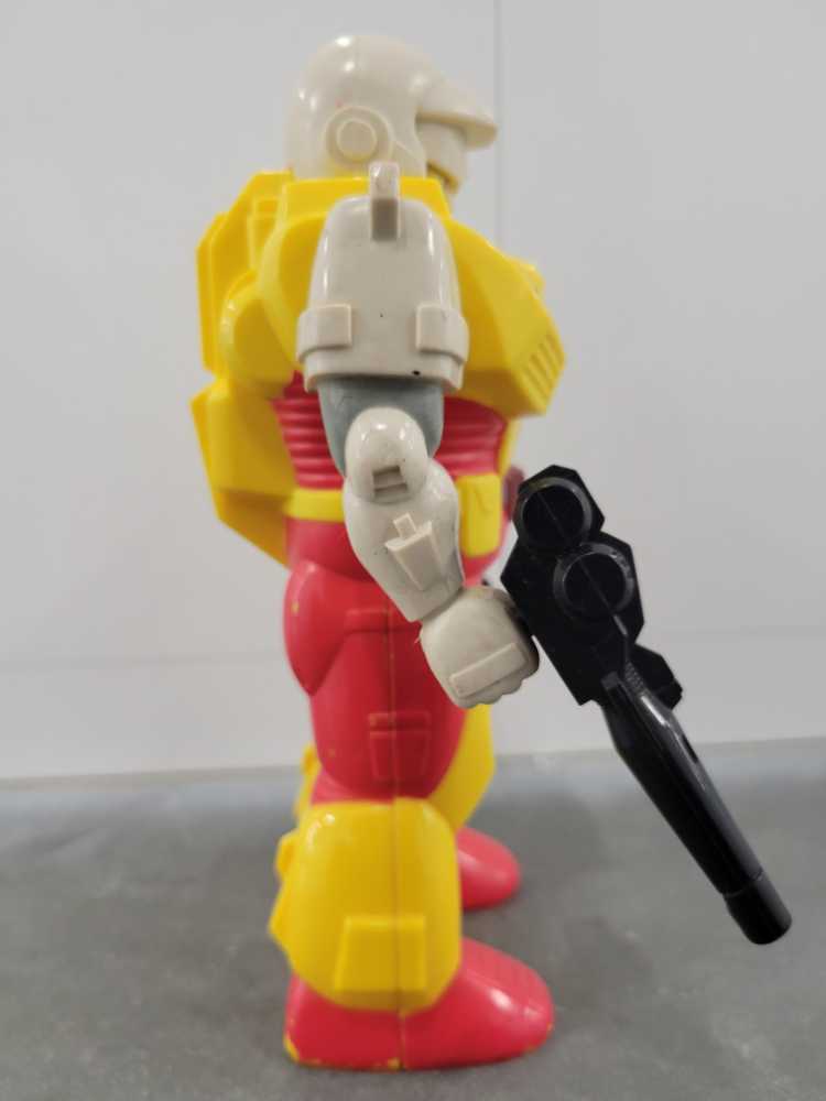 Transformers G1 Bumblebee Pretender - Hasbro (1989) action figure collectible - Main Image 3