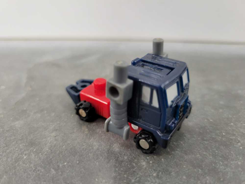 Overload  (Micromaster Only) - Hasbro (1989) action figure collectible - Main Image 2