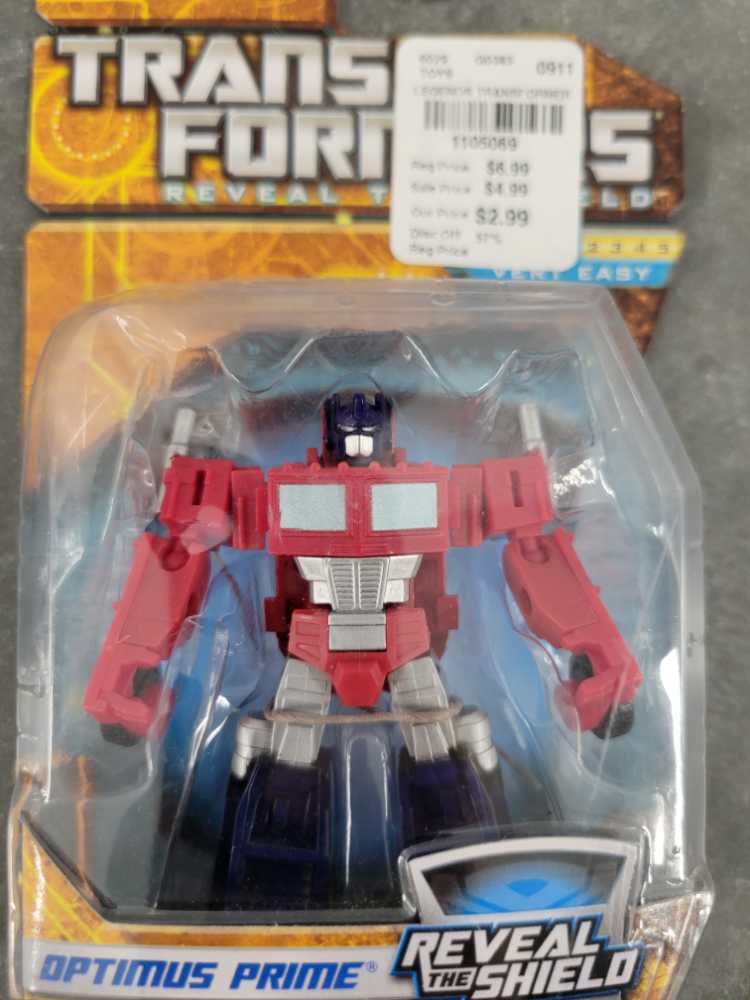 Optimus Prime - Hasbro (Reveal The Shield) action figure collectible - Main Image 2