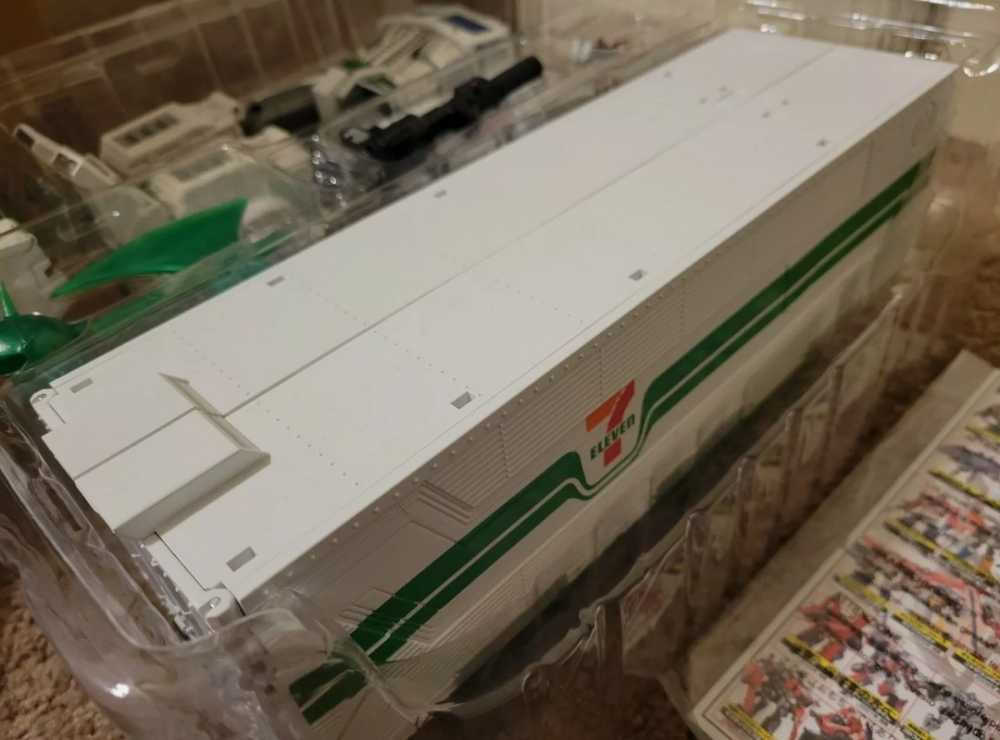 Optimus Prime MP-10 (7-11 Ver) - Takara Tomy (Masterpiece MP-10 Collection) action figure collectible - Main Image 4