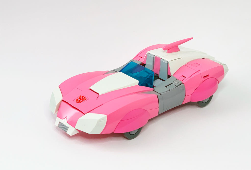 Arcee - Takara Tomy (Autobot) action figure collectible - Main Image 2