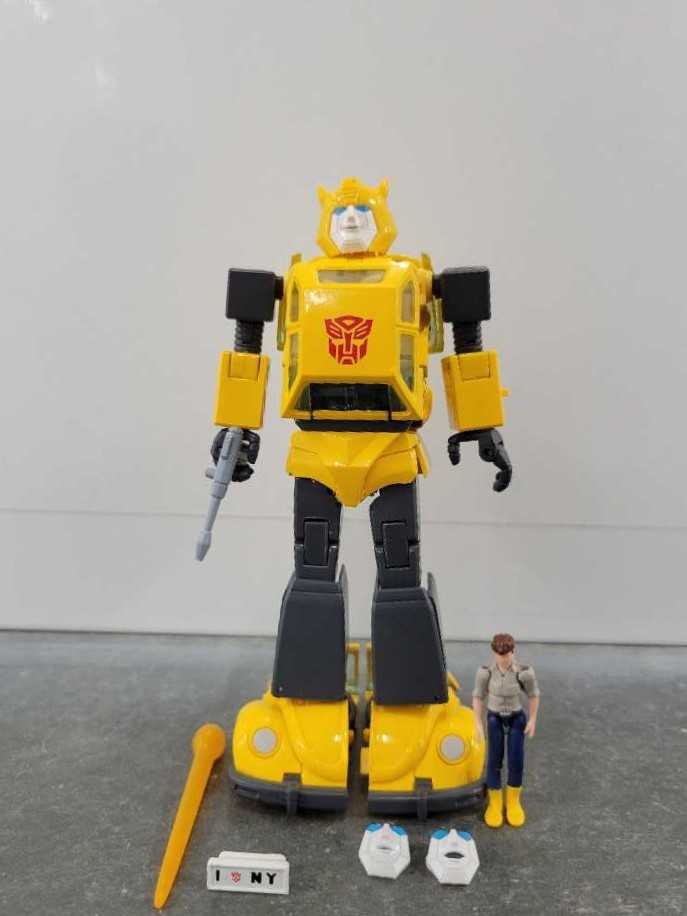 Bumblebee 2.0 With Spike MP-45 - Takara Tomy (Masterpiece 2.0) action figure collectible - Main Image 2