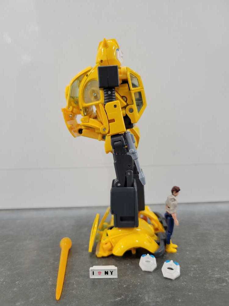 Bumblebee 2.0 With Spike MP-45 - Takara Tomy (Masterpiece 2.0) action figure collectible - Main Image 3