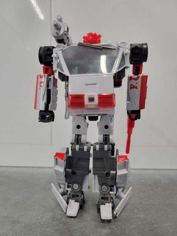Red Alert MP-14+ KO - Takara Tomy (Masterpiece +) action figure collectible - Main Image 4