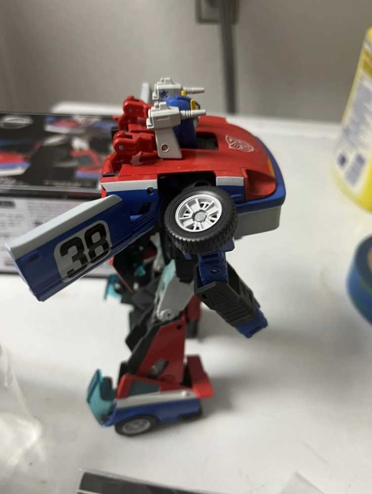 Smokescreen - Takara Tomy (Masterpiece +) action figure collectible - Main Image 2