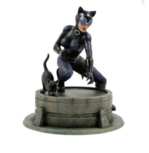 Catwoman - Geeknet (DC Comics) action figure collectible [Barcode 680168887264] - Main Image 2