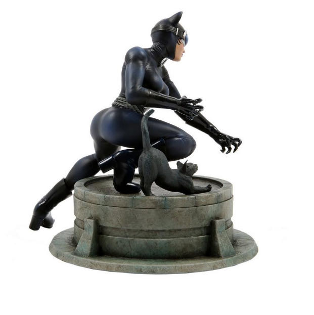 Catwoman - Geeknet (DC Comics) action figure collectible [Barcode 680168887264] - Main Image 3