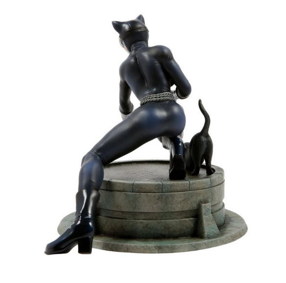 Catwoman - Geeknet (DC Comics) action figure collectible [Barcode 680168887264] - Main Image 4