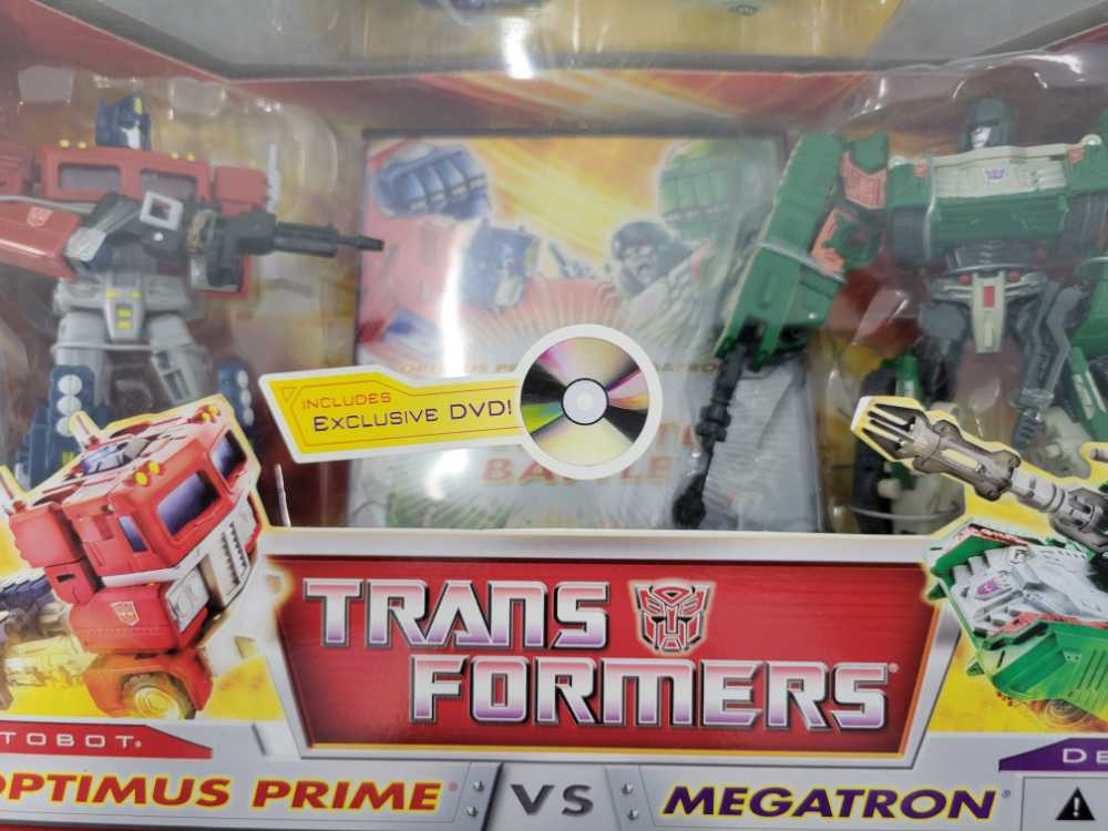 Ultimate Battle, The Optimus Prime Megatron - Hasbro (Classics) action figure collectible - Main Image 2
